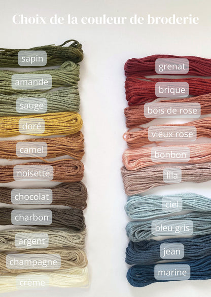 Attache-tétine brodé à la main