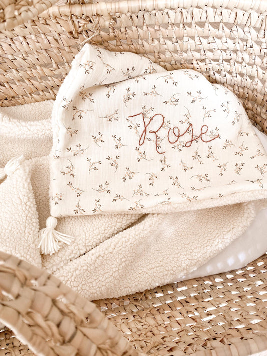 Couverture brodée à la main à motifs